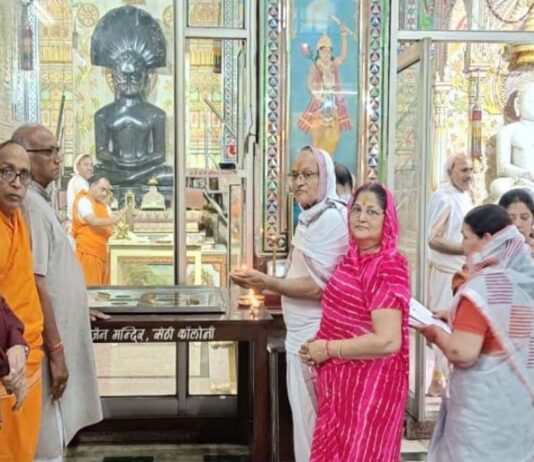 जैन मंदिर में 44 दिवसीय कल्याण मंदिर दीपार्चना महोत्सव के तहत धार्मिक आयोजन
