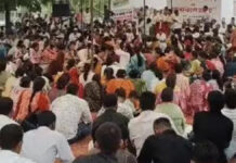 तबादला नीति की मांग पर ग्रेड थर्ड शिक्षकों का प्रदर्शन