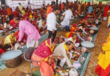 151 जोड़ों ने एक साथ किया पार्थिव शिवलिंग महारुद्राभिषेक