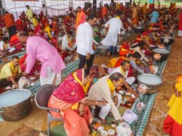 151 जोड़ों ने एक साथ किया पार्थिव शिवलिंग महारुद्राभिषेक