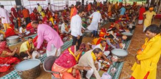 151 जोड़ों ने एक साथ किया पार्थिव शिवलिंग महारुद्राभिषेक