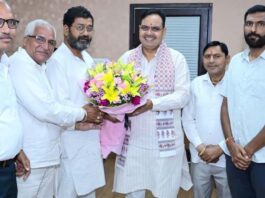 कर्मचारियों की मांगों को लेकर मुख्यमंत्री से मिले महासंघ पदाधिकारी Federation office-bearers met the Chief Minister regarding the employees' demands.