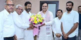 कर्मचारियों की मांगों को लेकर मुख्यमंत्री से मिले महासंघ पदाधिकारी Federation office-bearers met the Chief Minister regarding the employees' demands.