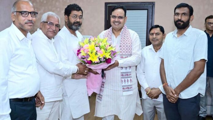 Federation office-bearers met the Chief Minister regarding the employees' demands.