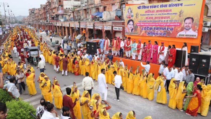 5,100 women and 1,100 Kanwariyas chanted 5,100 women and 1,100 Kanwariyas chanted