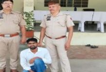 मंदिर में चोरी करने वाला शातिर नकबजन गिरफ्तार Cunning burglar who committed theft at a temple arrested.