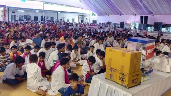 Over 200 children pledged to give up the misuse of mobile phones.