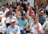 नगर निगम टिकटों पर कांग्रेस में संग्राम:सुनील शर्मा और रोहित बोहरा के घर के बाहर विरोध धरना Battle in Congress over municipal corporation tickets
