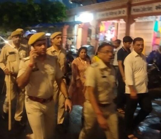 त्योहारों पर सुरक्षा चाक-चौबंद: छोटी चौपड़ से रामगंज तक पुलिस का पैदल मार्च