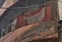 परकोटा क्षेत्र में बड़ा हादसा टला: तीस गज का तीन मंजिला मकान झुका A three-story house of thirty yards tilted