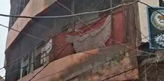 परकोटा क्षेत्र में बड़ा हादसा टला: तीस गज का तीन मंजिला मकान झुका A three-story house of thirty yards tilted