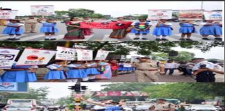 रामबाग चौराहे पर छात्राओं ने संभाली ट्रैफिक की कमान Female students took charge of traffic at Rambagh Crossing.