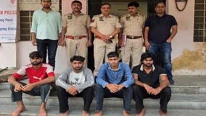 Police nab gang that kidnapped youth for ransom.
