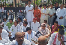 स्कूलों की बदहाली पर कांग्रेस का हल्लाबोल: जूली के नेतृत्व में निकला विधानसभा तक पैदल मार्च Congress launches an aggressive campaign over the dilapidated state of schools.