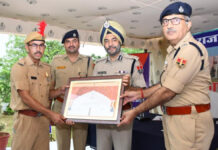 एसडीआरएफ गाडोता में एडीजी रूपिंदर सिंघ ने 29 अधिकारियों व जवानों को दिए पदक ADG Rupinder Singh presented medals to 29 officers and personnel at SDRF Gadota.
