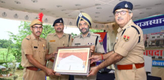 एसडीआरएफ गाडोता में एडीजी रूपिंदर सिंघ ने 29 अधिकारियों व जवानों को दिए पदक ADG Rupinder Singh presented medals to 29 officers and personnel at SDRF Gadota.