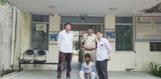 स्मैक की लत को पूरी करने वाला शातिर चोर गिरफ्तार Cunning thief arrested for feeding his smack addiction.