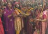 शिव-पार्वती विवाह की झांकी ने मोहा मन, मंगल गीतों से गूंजा मंदिर