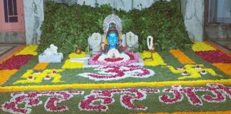 सावन के दूसरे सोमवार पर गूंजे हर-हर महादेव के जयकारे, शिवालयों में उमड़ा आस्था का सैलाब Chants of 'Har-Har Mahadev' echoed on the second Monday of Sawan.