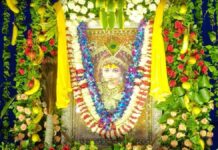 बाबा श्याम को झूले में झुलाकर छप्पन भोग में चढ़ाया घेवर का भोग