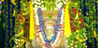 बाबा श्याम को झूले में झुलाकर छप्पन भोग में चढ़ाया घेवर का भोग