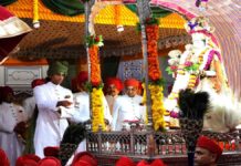 प्रिंसेस गौरवी कुमारी और महाराजा पद्मनाभ सिंह ने की तीज माता की पूजा