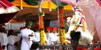 प्रिंसेस गौरवी कुमारी और महाराजा पद्मनाभ सिंह ने की तीज माता की पूजा