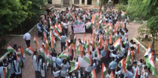 तिरंगे के साथ स्वच्छता का संदेश: सात सौ विद्यार्थियों ने निकाली जागरूकता रैली