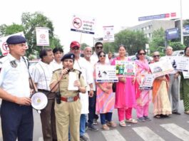 रामबाग सर्किल पर यातायात जागरूकता अभियान: वाहन चालकों को बताए सुरक्षित सफर के तरीके