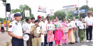 रामबाग सर्किल पर यातायात जागरूकता अभियान: वाहन चालकों को बताए सुरक्षित सफर के तरीके