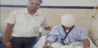 बुजुर्ग की हुई सफल री-रिवीजन नी ट्रांसप्लांट: छह महीने बाद हुआ पैरों पर खड़ा