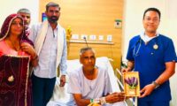 हार्ट अटैक के बाद कार्डियोजेनिक शॉक से जूझ रहे मरीज को इंपेला और माइट्राक्लिप से मिला नया जीवन Patient battling cardiogenic shock after a heart attack gets a new lease on life with Impella and MitraClip.