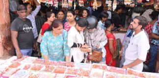 रक्षाबंधन पर सजे बाजार: 500 से अधिक तरह की राखियों की धूम