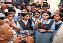 मूक-बधिर विद्यालय के छात्र धरने पर: हॉस्टल और शिक्षण व्यवस्था पर उठाए सवाल