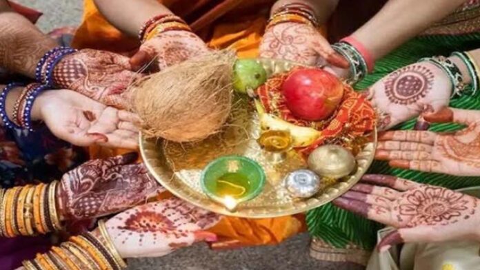 Henna on hands: 'Sinjara' in every home and the sweetness of Ghevar in the markets. Henna on hands: 'Sinjara' in every home and the sweetness of Ghevar in the markets.