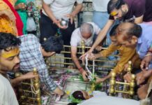 सावन के तीसरे सोमवार पर शिवमय हुई छोटी काशी 'Chhoti Kashi' immersed in devotion to Lord Shiva on the third Monday of Sawan.