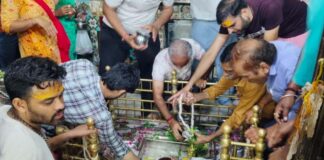 सावन के तीसरे सोमवार पर शिवमय हुई छोटी काशी 'Chhoti Kashi' immersed in devotion to Lord Shiva on the third Monday of Sawan.
