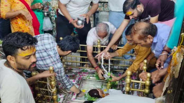 'Chhoti Kashi' immersed in devotion to Lord Shiva on the third Monday of Sawan. 'Chhoti Kashi' immersed in devotion to Lord Shiva on the third Monday of Sawan.