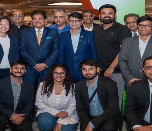 जयपुर के युवा उद्यमी अभिषेक गुप्ता ने सिंगापुर में प्रदर्शित किए भारतीय स्वाद के तैयार खाद्य उत्पाद Abhishek Gupta, a young entrepreneur from Jaipur, showcased ready-to-eat food products featuring Indian flavors in Singapore.