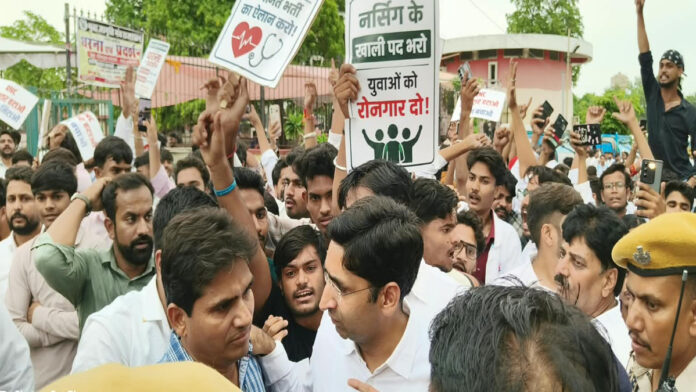 Yuva Jagriti Manch launches a campaign against the Nursing Council. Yuva Jagriti Manch launches a campaign against the Nursing Council.