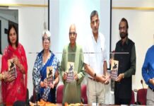 ‘साधो! सबद साधना कीजे’ कार्यक्रम में तीन पुस्तकों का विमोचन Three books launched at the ‘Sadho! Sabad Sadhana Kije’ event.