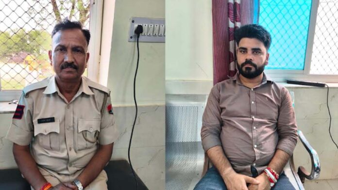 Tout and Head Constable arrested for accepting a bribe to hush up a complaint. Tout and Head Constable arrested for accepting a bribe to hush up a complaint.