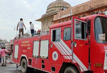 परकोटे के कपड़ा बाजार में भीषण आग का मामला, दो अग्निशमन अधिकारी सस्पेंड