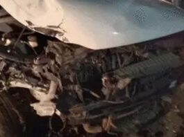गलत दिशा से आ रही कार ने बाइक सवार परिवार को मारी टक्कर