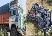 तेज रफ्तार ट्रक ने बाइक सवार चार दोस्तों को कुचला
