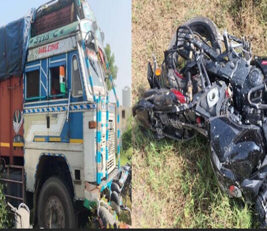 तेज रफ्तार ट्रक ने बाइक सवार चार दोस्तों को कुचला