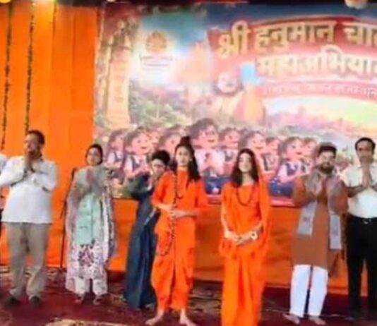 एकलव्य स्कूल में सामूहिक हनुमान चालीसा पाठ में बच्चों ने लिए संस्कारों के संकल्प