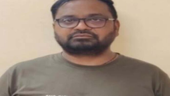 Accused arrested for creating fake marksheets and degrees. Accused arrested for creating fake marksheets and degrees.