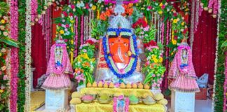 गणेश चतुर्थी पर सजा बंगाली बाबा का दरबार: लड्डुओं की भव्य झांकी रही खास आकर्षण