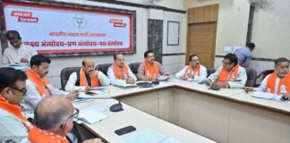 पंचायत चुनाव की तैयारी में जुटी भाजपा: 41 जिला परिषदों में बहुमत का दावा BJP gears up for Panchayat elections.